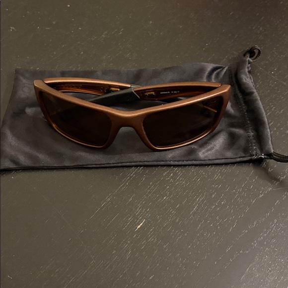 Oakley Jury sunglasses in the Distressed Brown colorway with Dark Bronze lenses - Picture 9 of 9
